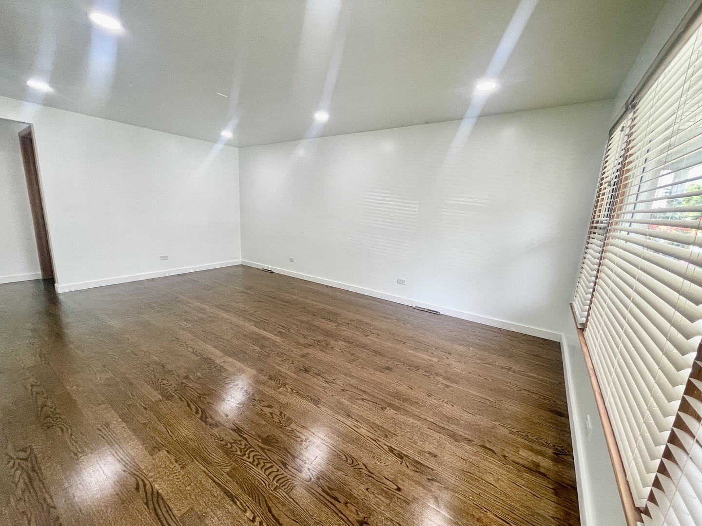 847 W 50th Street Property Photo 6
