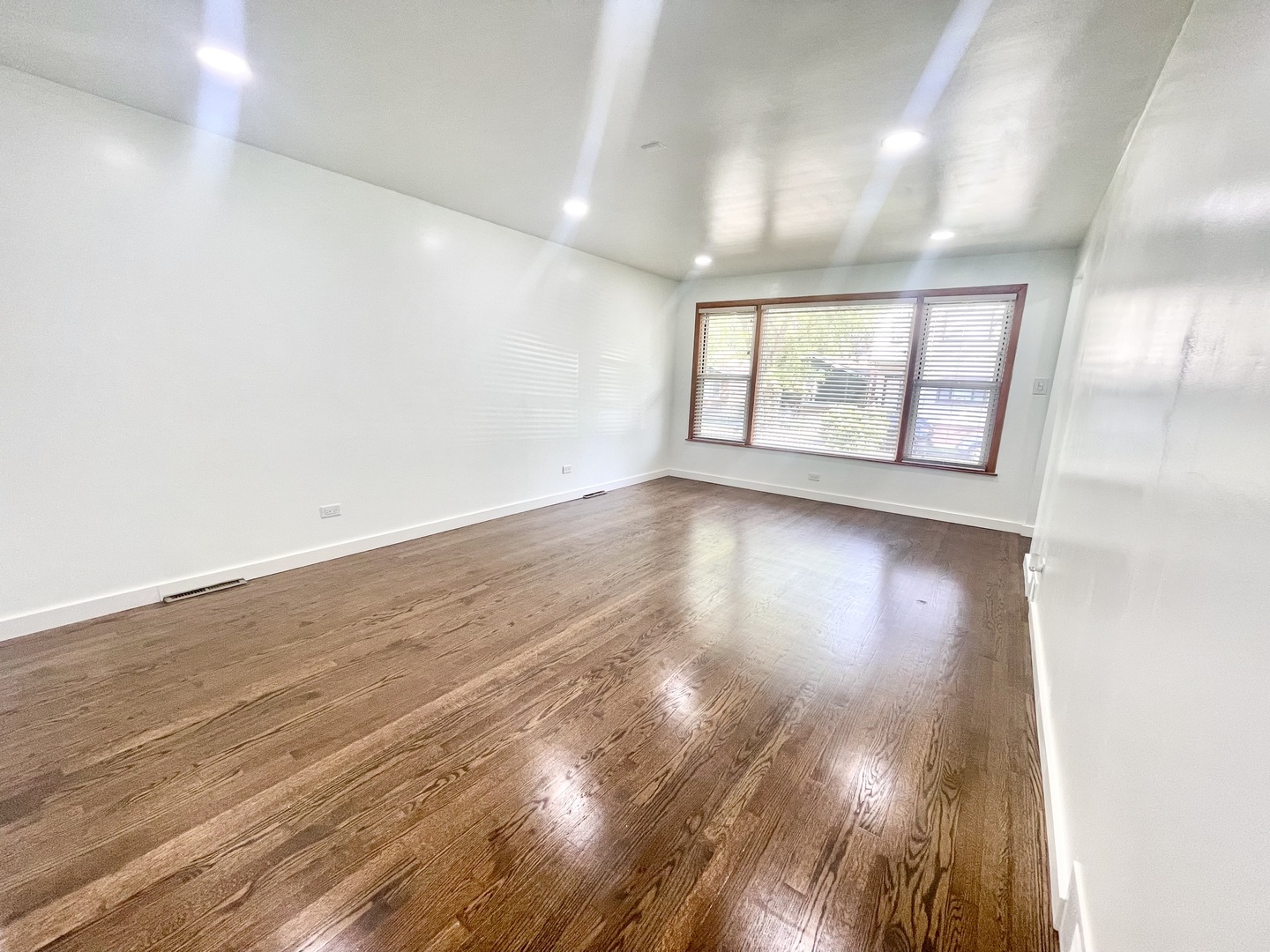 847 W 50th Street Property Photo 7
