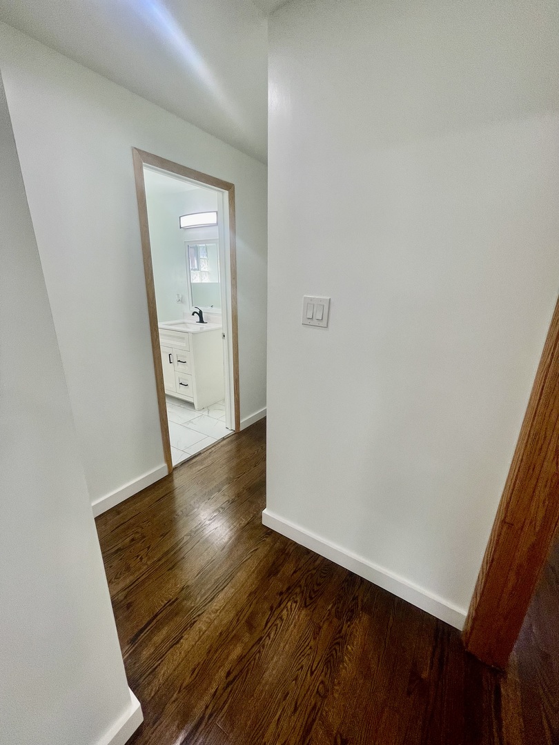 847 W 50th Street Property Photo 8