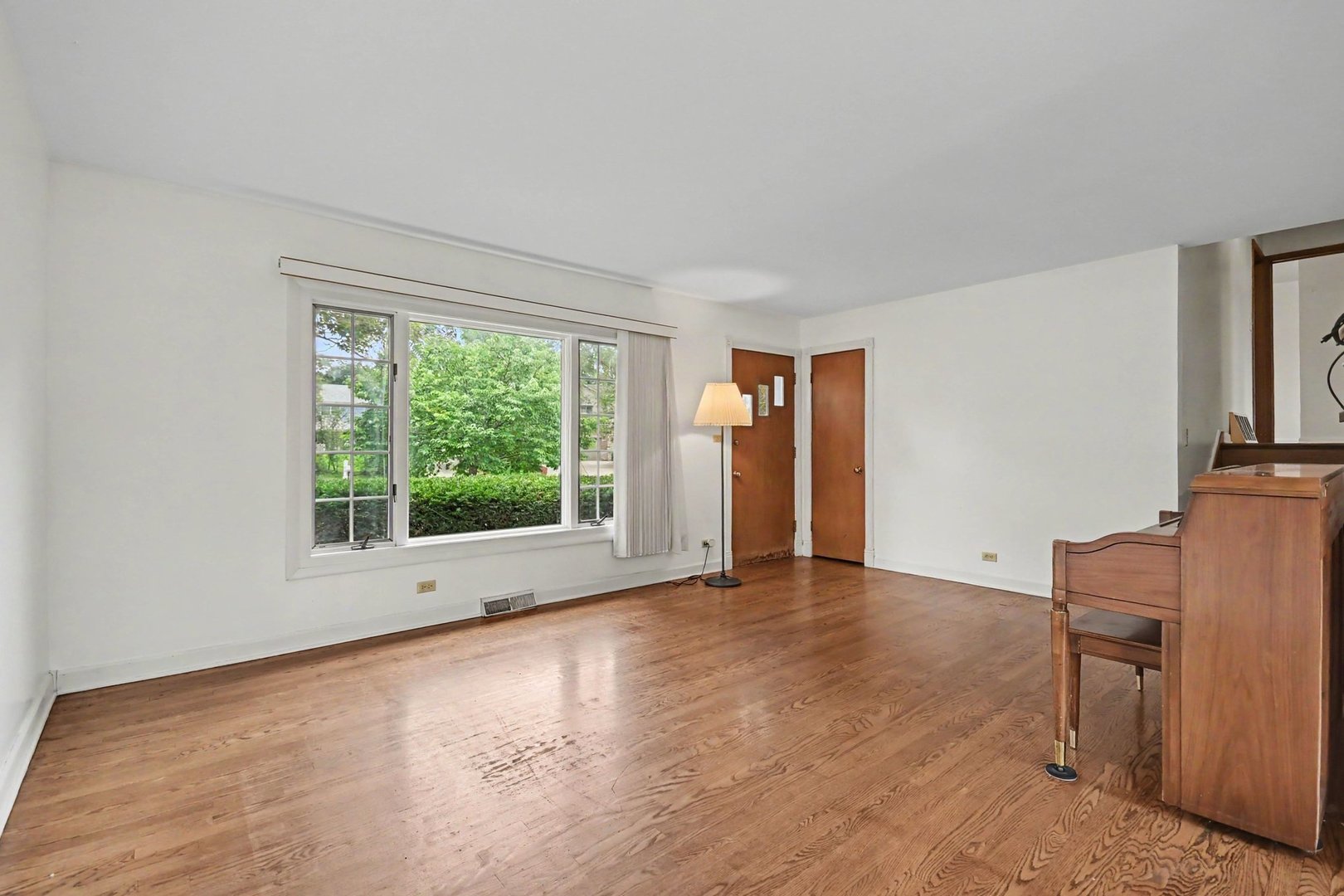 708 Glendale Drive Property Photo 3