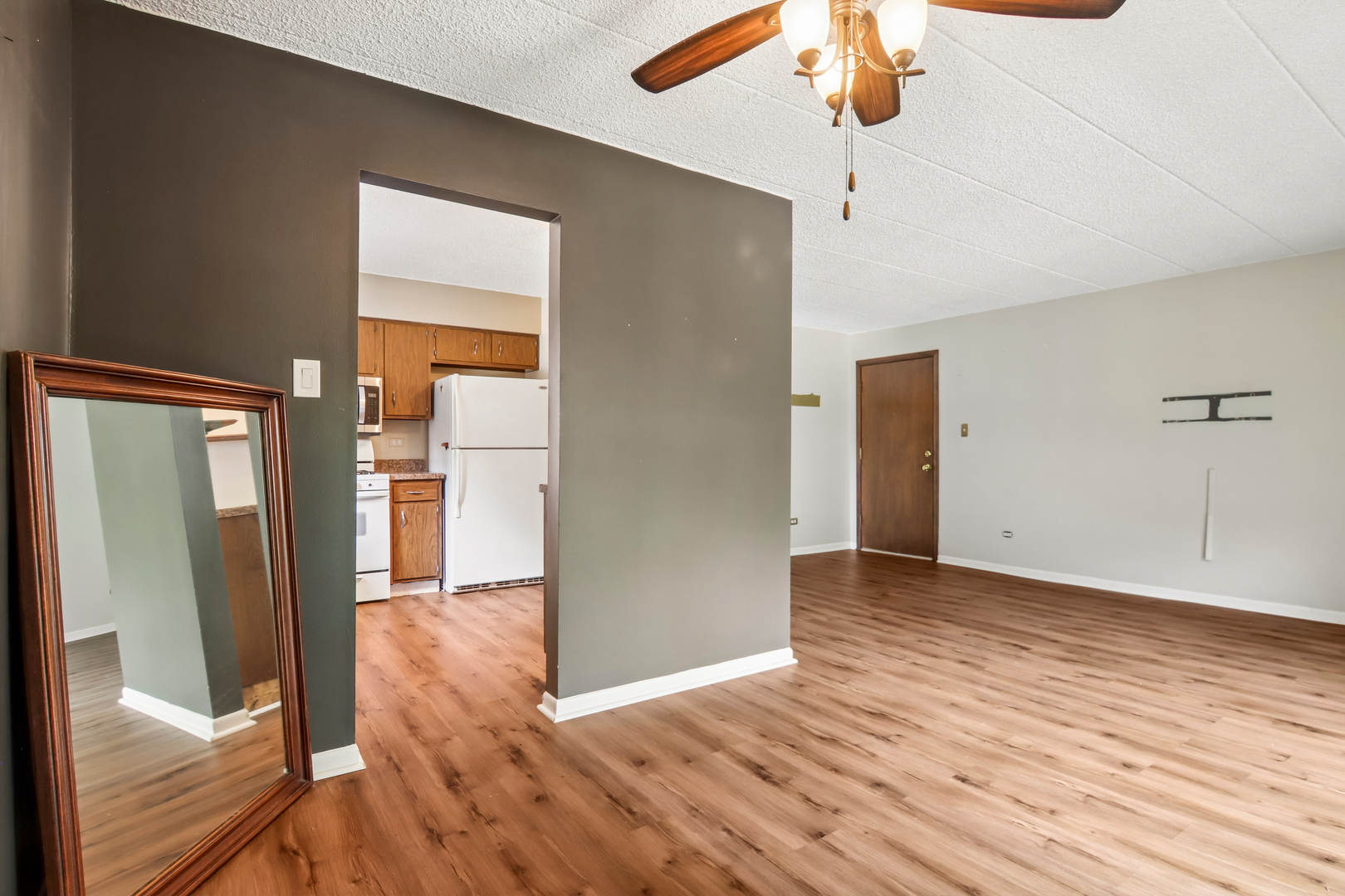 9555 Southwest Highway 1s Property Photo 3