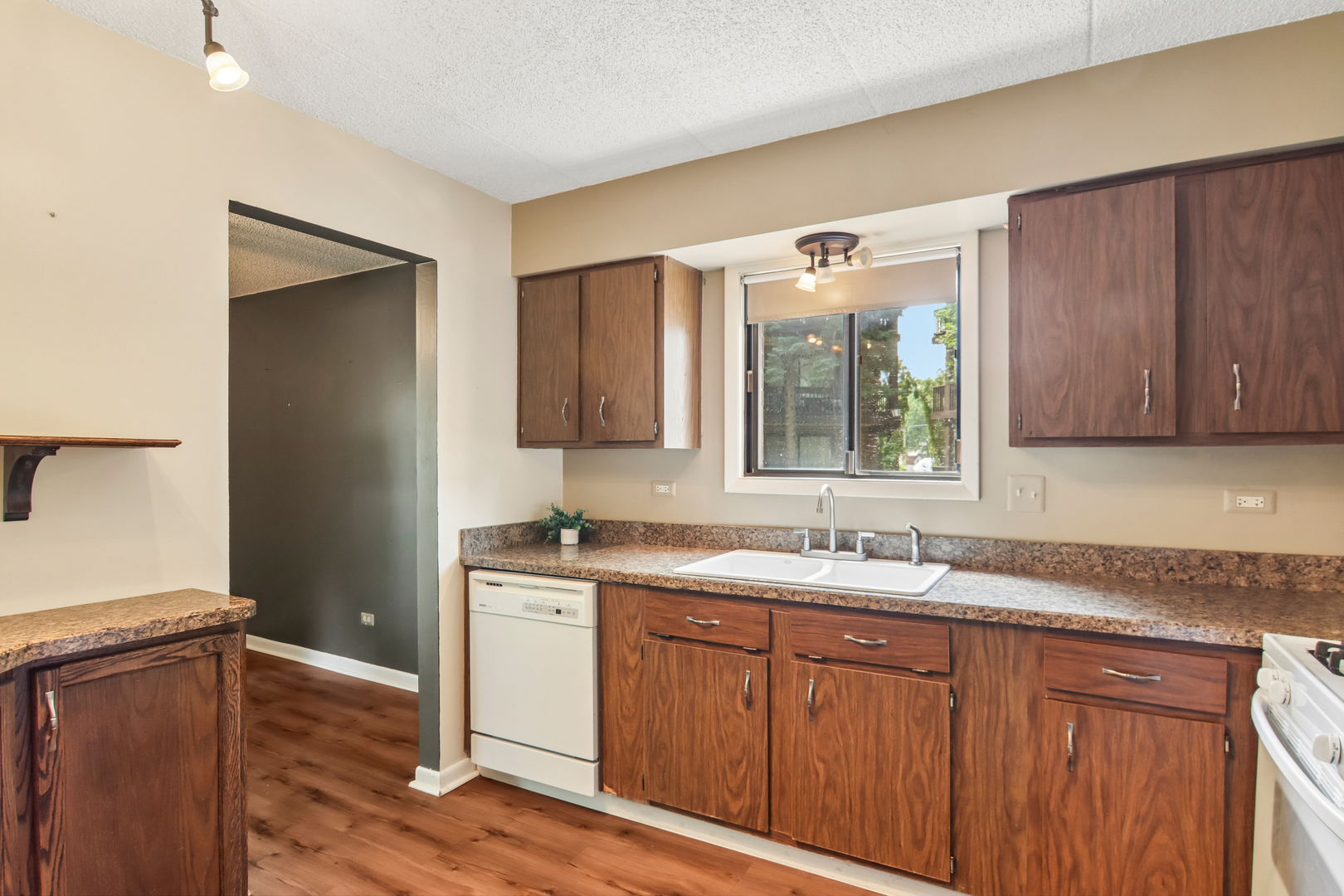 9555 Southwest Highway 1s Property Photo 8