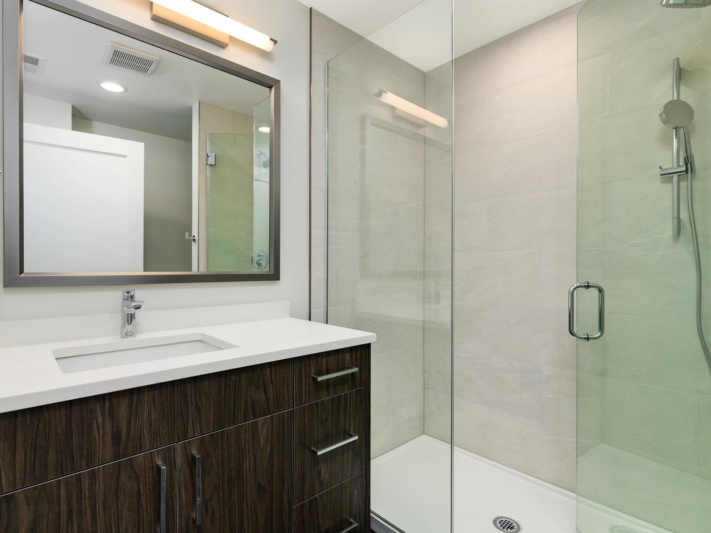 3208 N Southport Avenue Ph2 Property Photo 12