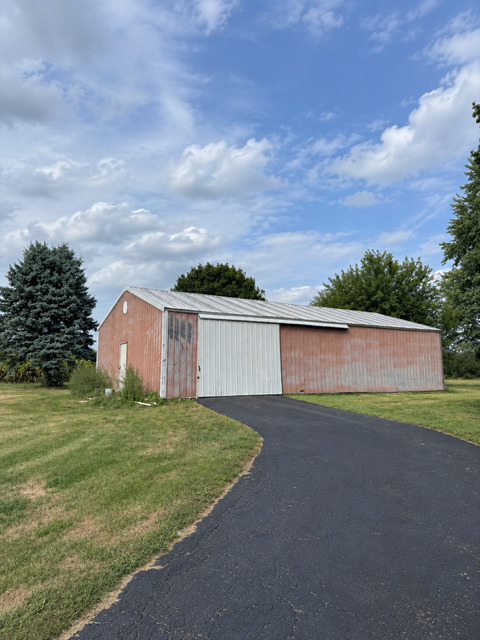 2347 N 45th Road Property Photo 4
