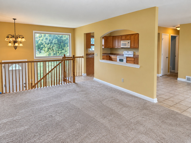 2347 N 45th Road Property Photo 9
