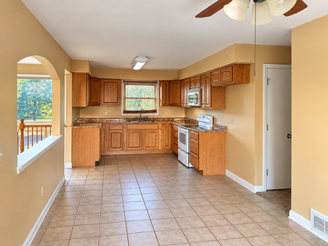 2347 N 45th Road Property Photo 14