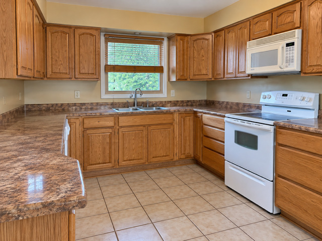 2347 N 45th Road Property Photo 15