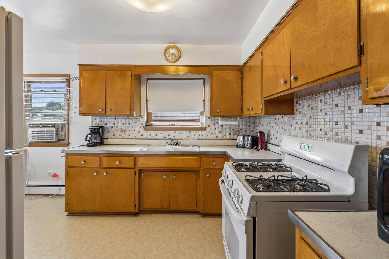 4923 N Kedvale Avenue Property Photo 4