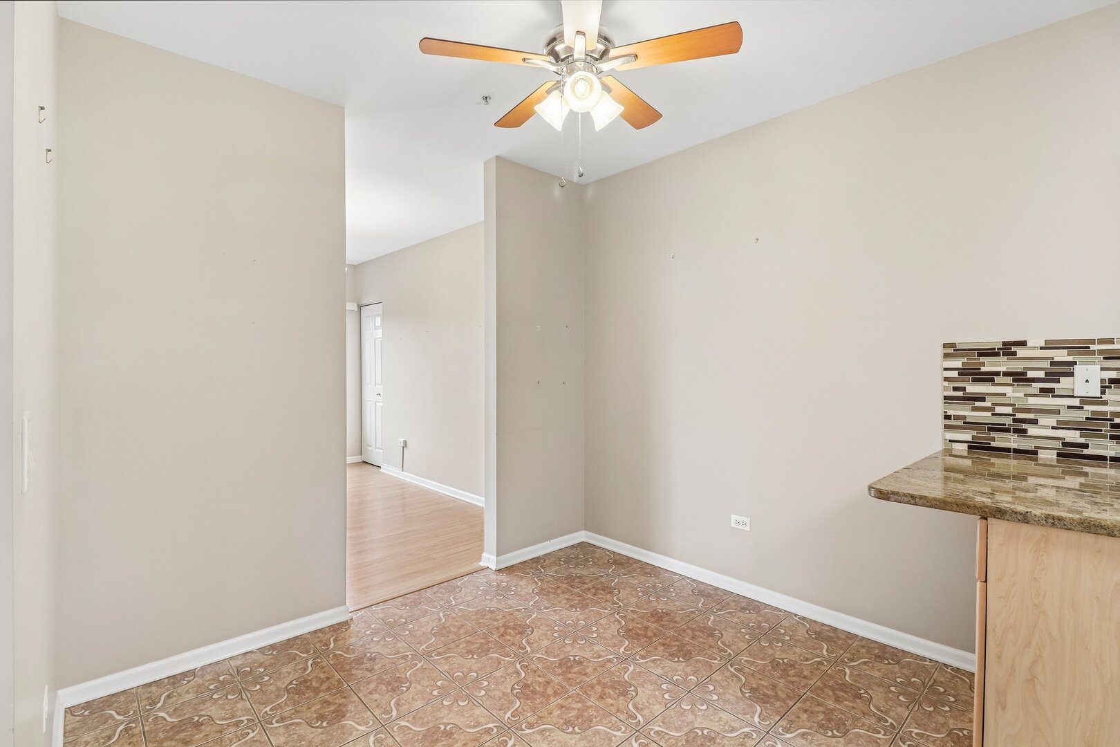 860 Weidner Road 404 Property Photo 13