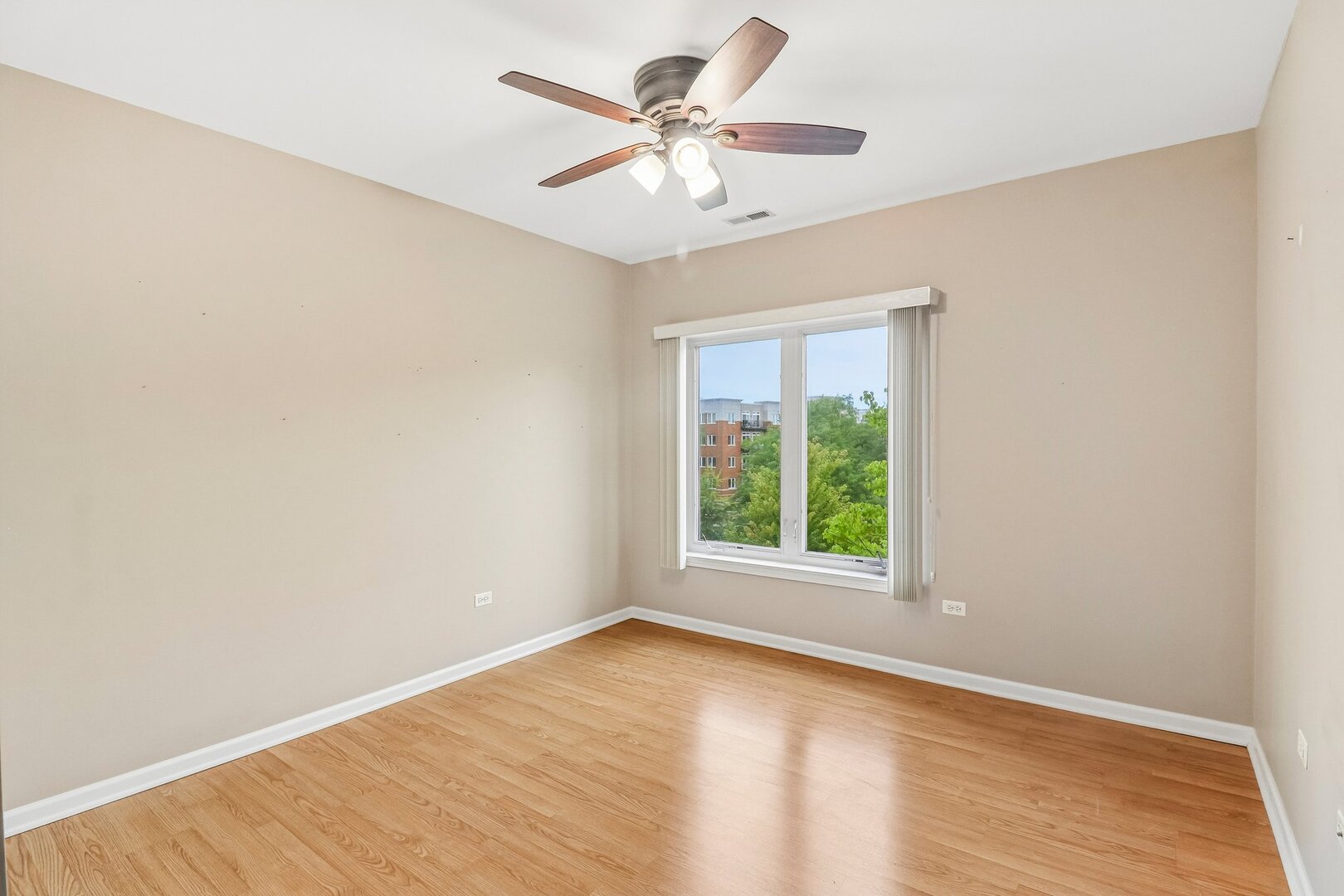 860 Weidner Road 404 Property Photo 16