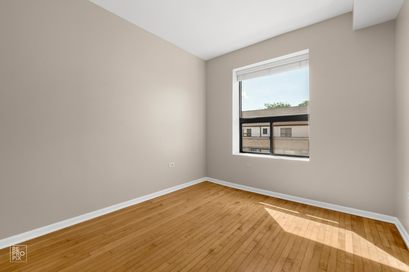 1904 W North Avenue 2 Property Photo 4