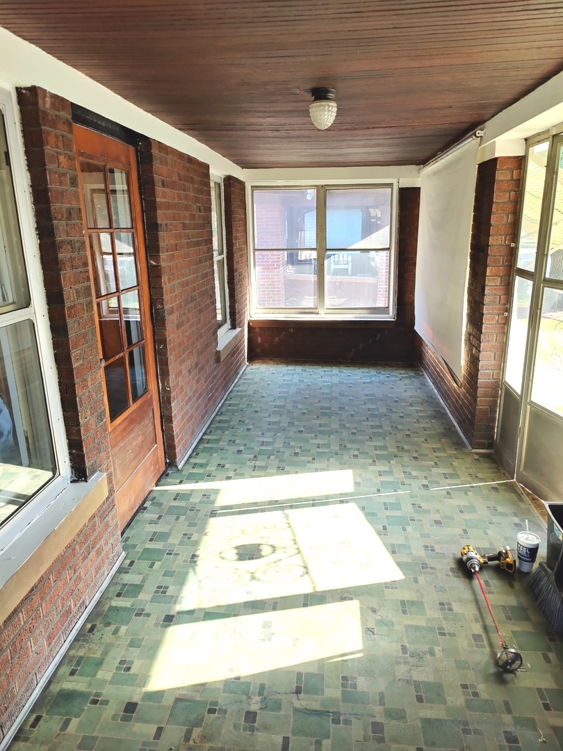 226 Henderson Avenue Property Photo 6