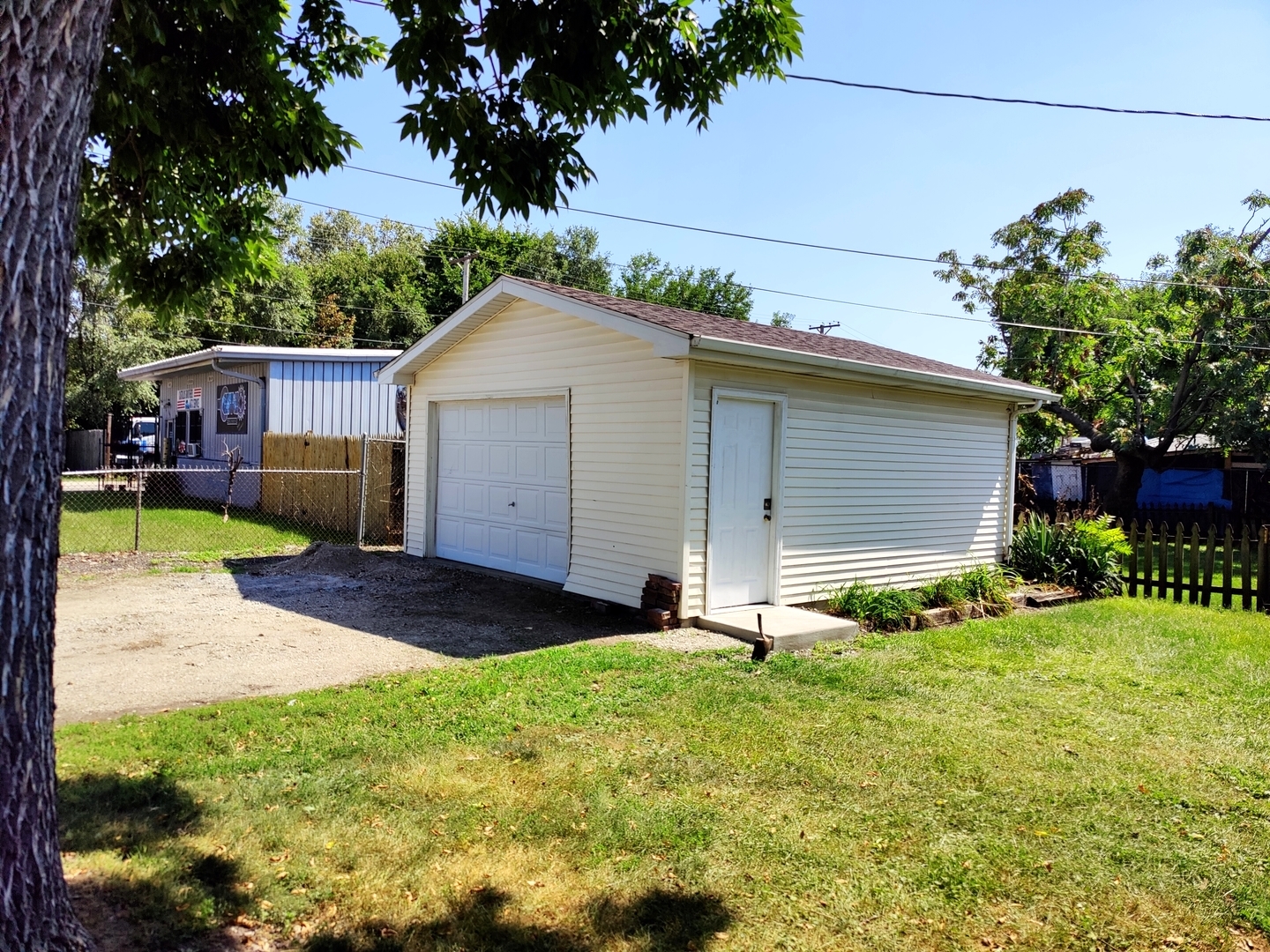 226 Henderson Avenue Property Photo 9