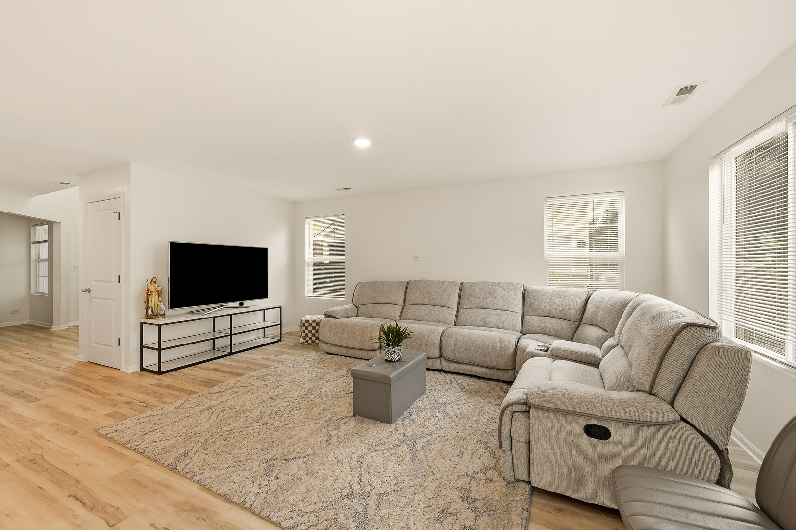 8646 Foxborough Way Property Photo 4