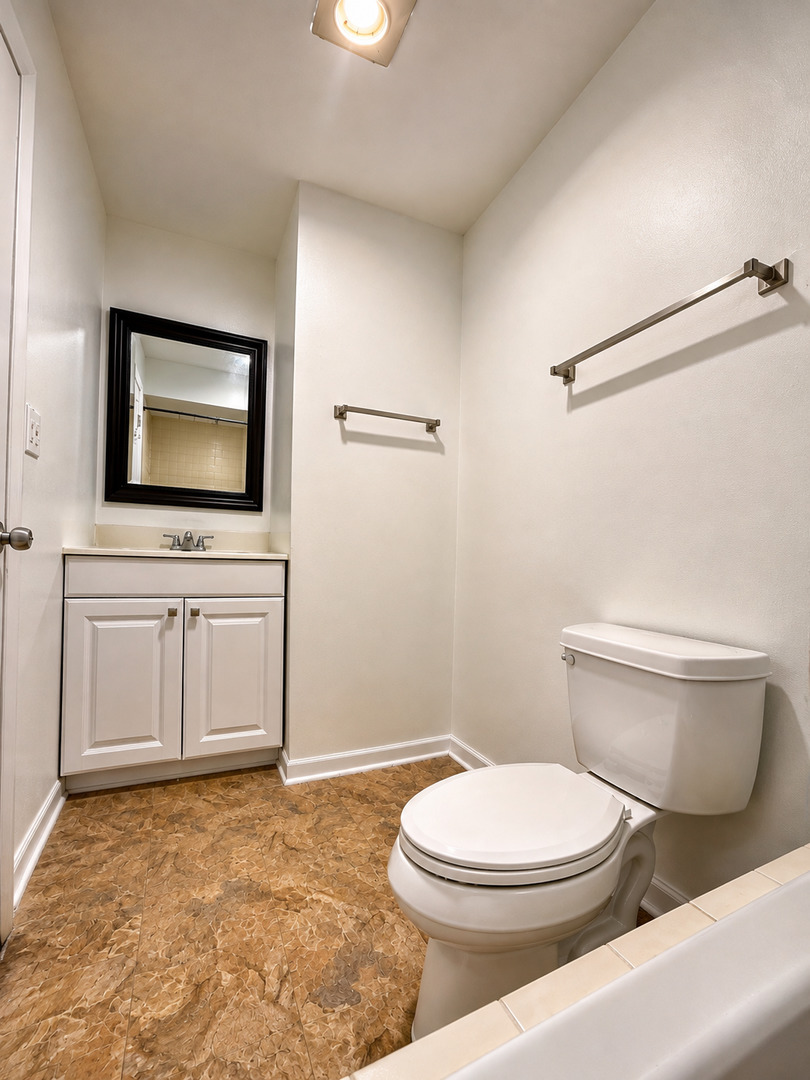 2208 Country Club Drive 26 Property Photo 16