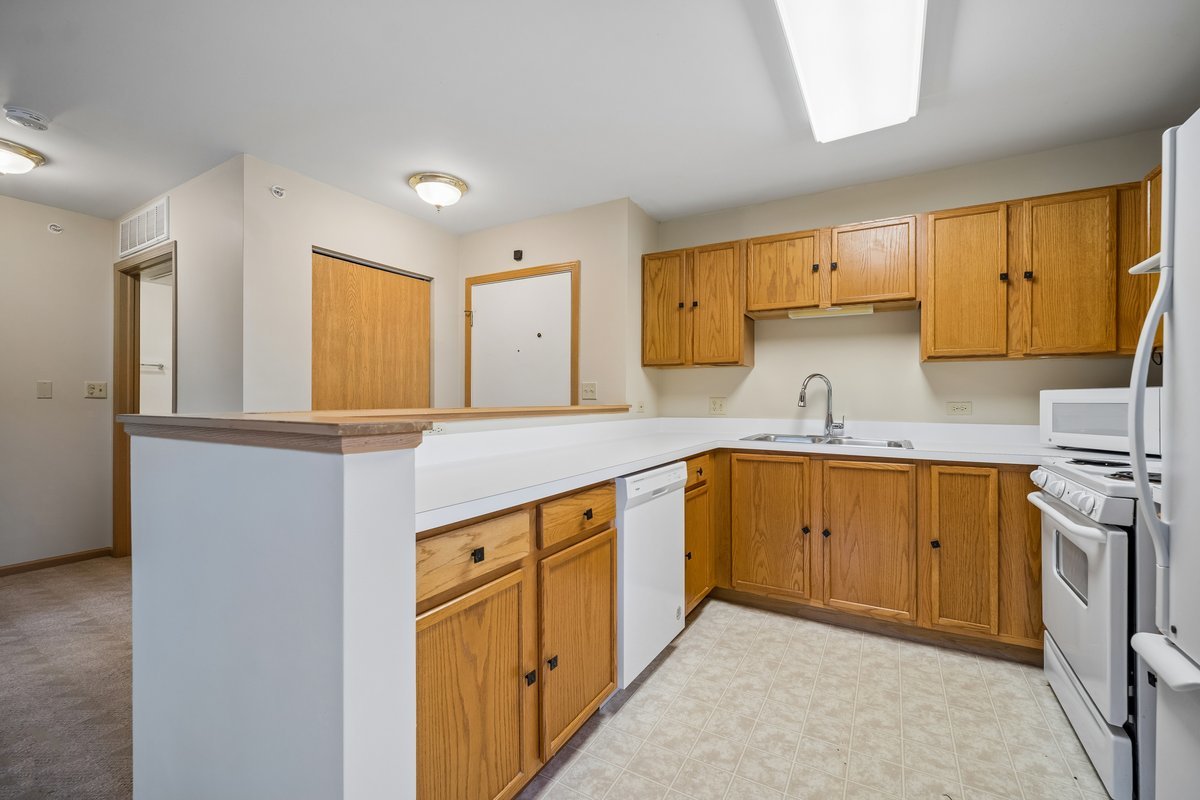 801 N Mclean Boulevard 330 Property Photo 11