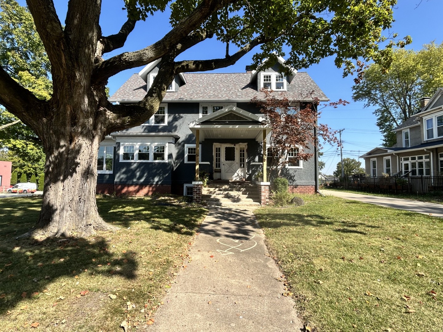 200 E Dakota Street Property Photo 2