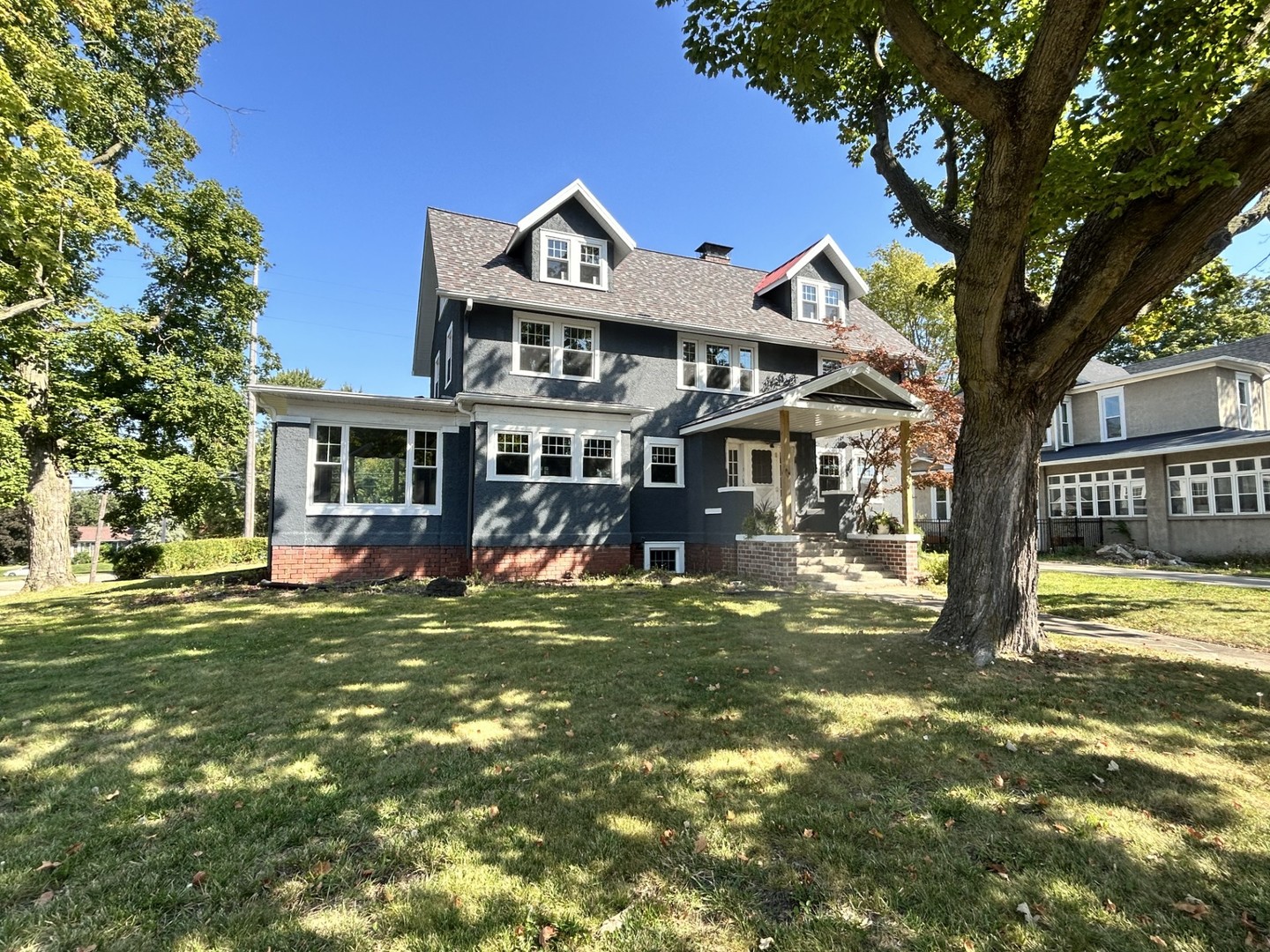 200 E Dakota Street Property Photo 4