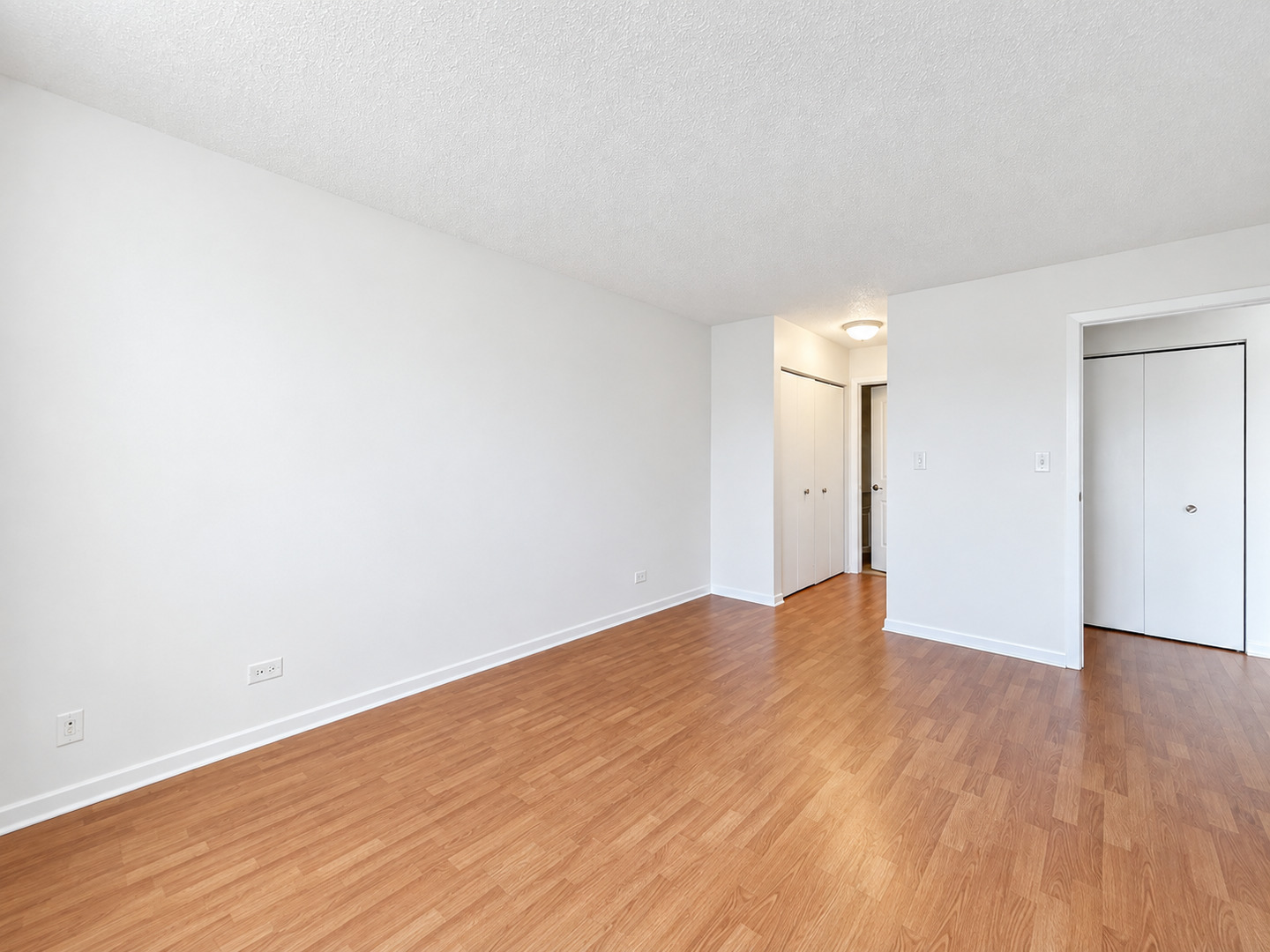 601 W Huntington Commons Road 302 Property Photo 15
