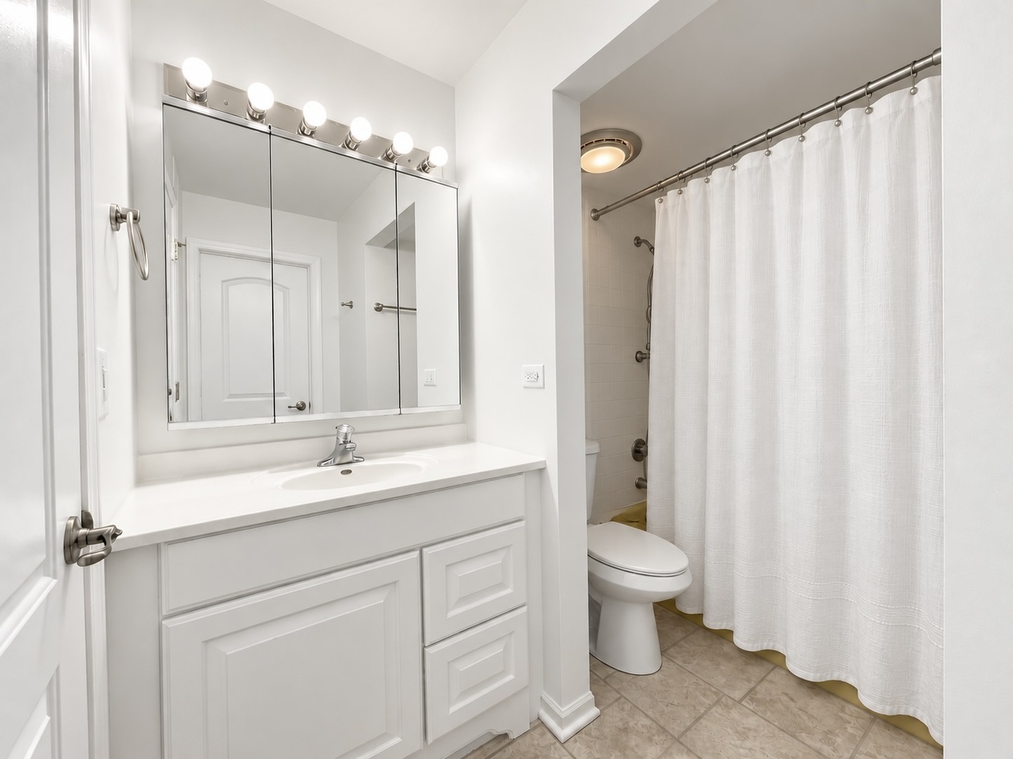 601 W Huntington Commons Road 302 Property Photo 17