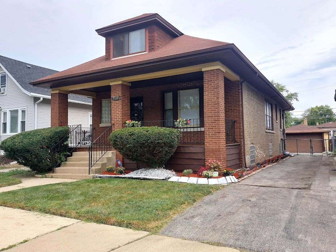 9765 S Winston Avenue Property Photo 4