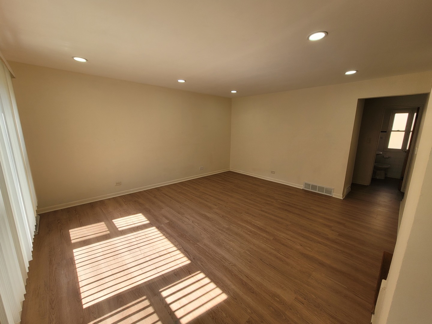 8950 Skokie Boulevard B Property Photo 2