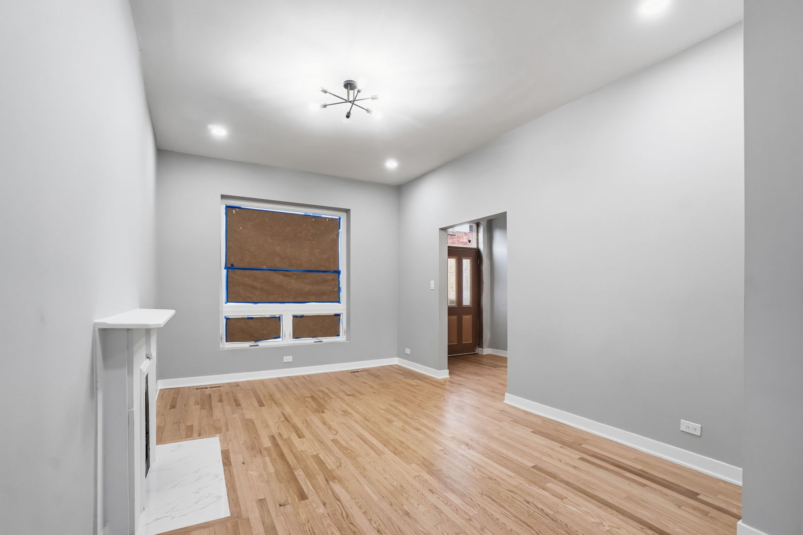 2739 W Maypole Avenue Property Photo 4