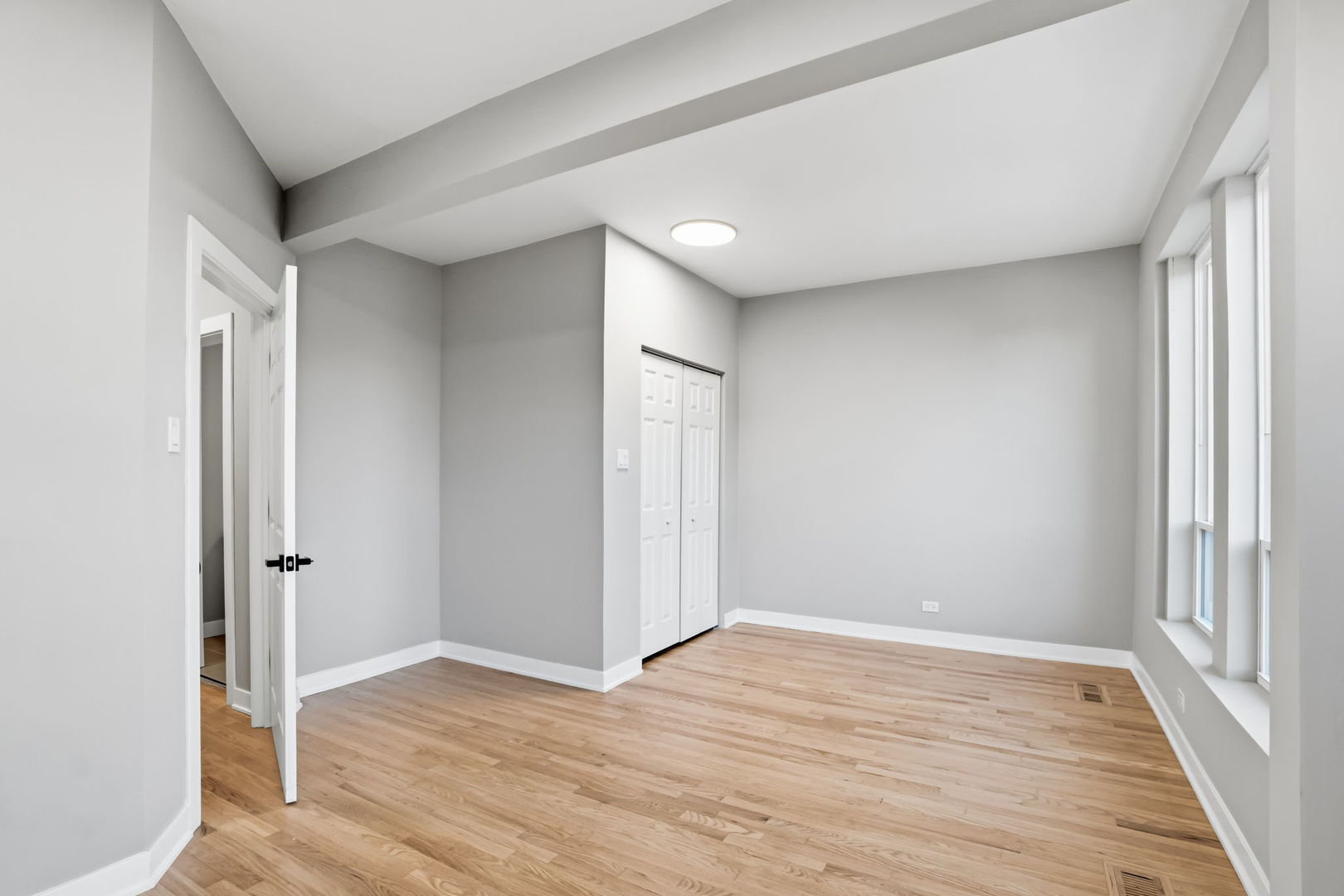 2739 W Maypole Avenue Property Photo 16