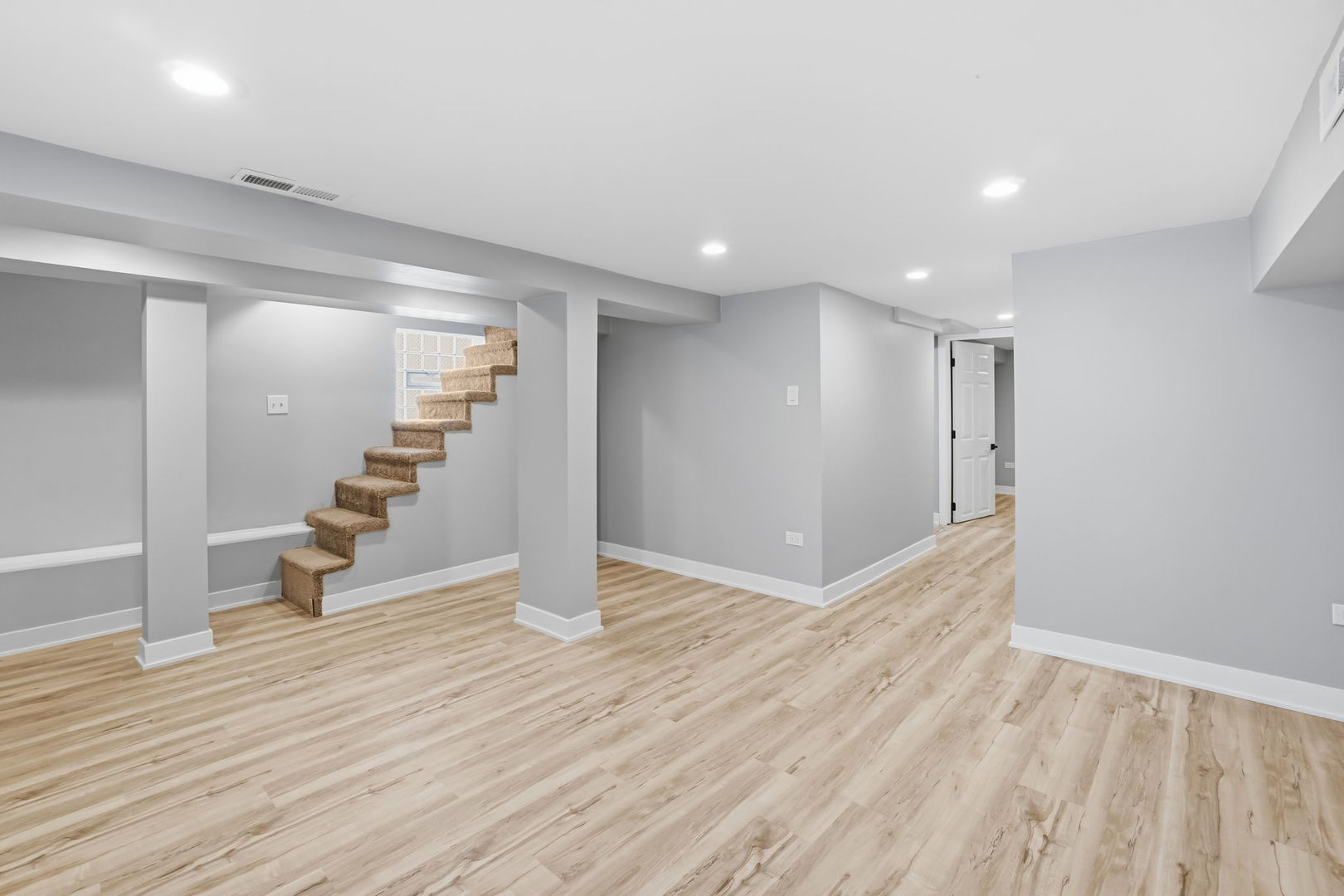 2739 W Maypole Avenue Property Photo 18
