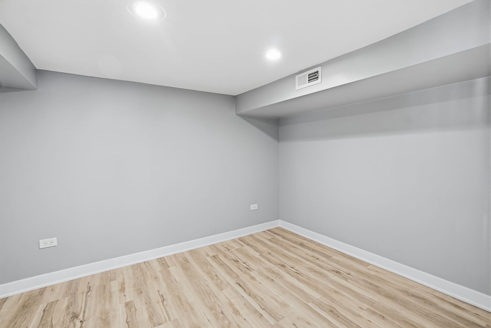 2739 W Maypole Avenue Property Photo 20