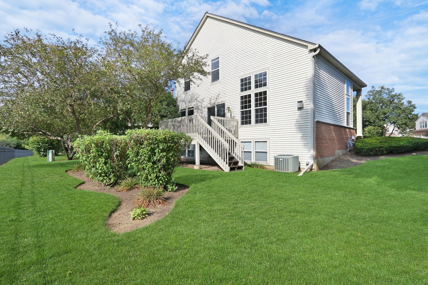 2833 Waterfront Avenue Property Photo 4