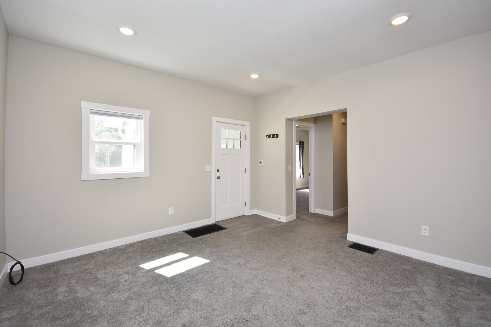 406 E Willow Street Property Photo 5
