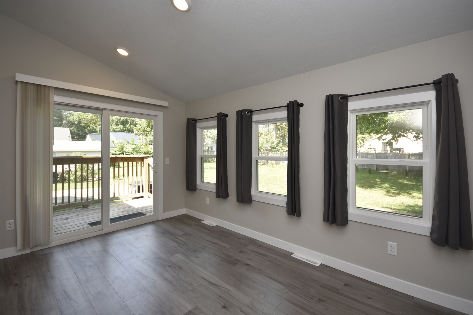 406 E Willow Street Property Photo 13