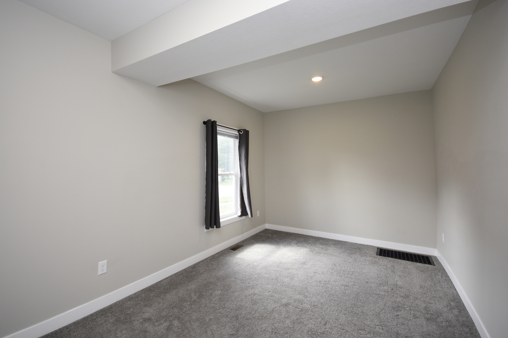 406 E Willow Street Property Photo 21