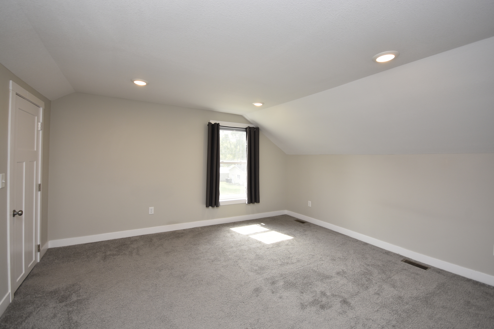 406 E Willow Street Property Photo 31