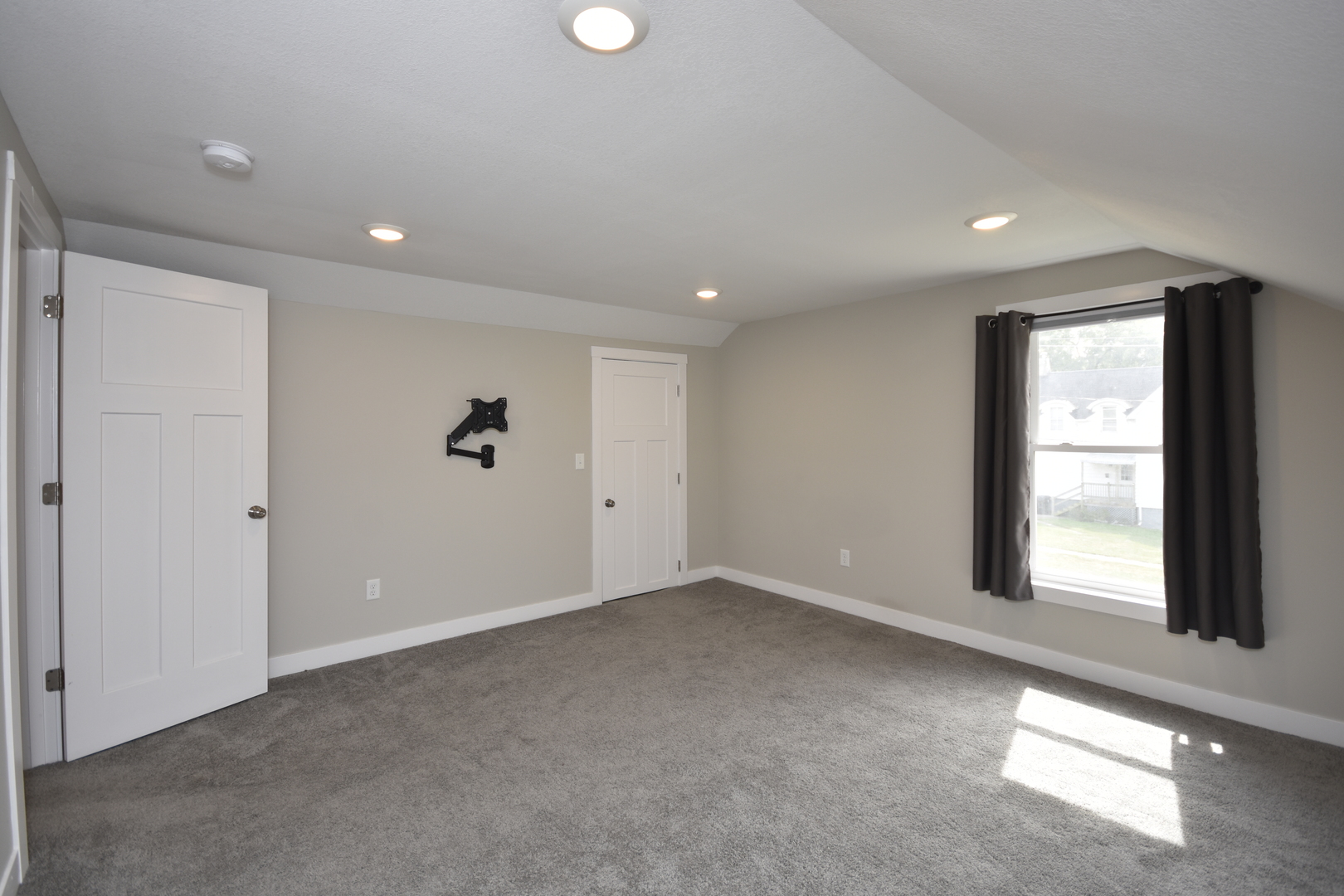 406 E Willow Street Property Photo 32