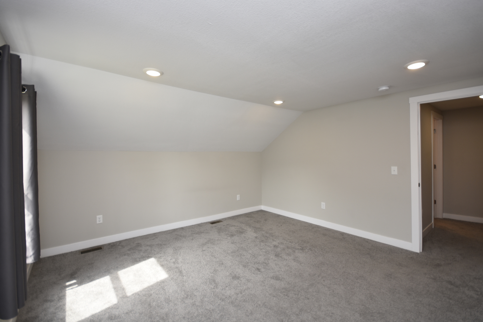 406 E Willow Street Property Photo 33