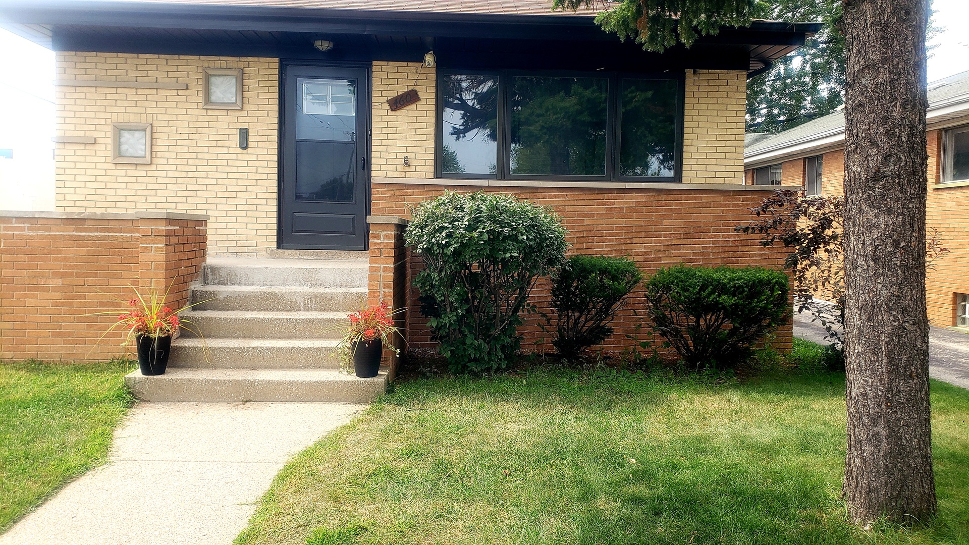 460 Crandon Avenue Property Photo 1