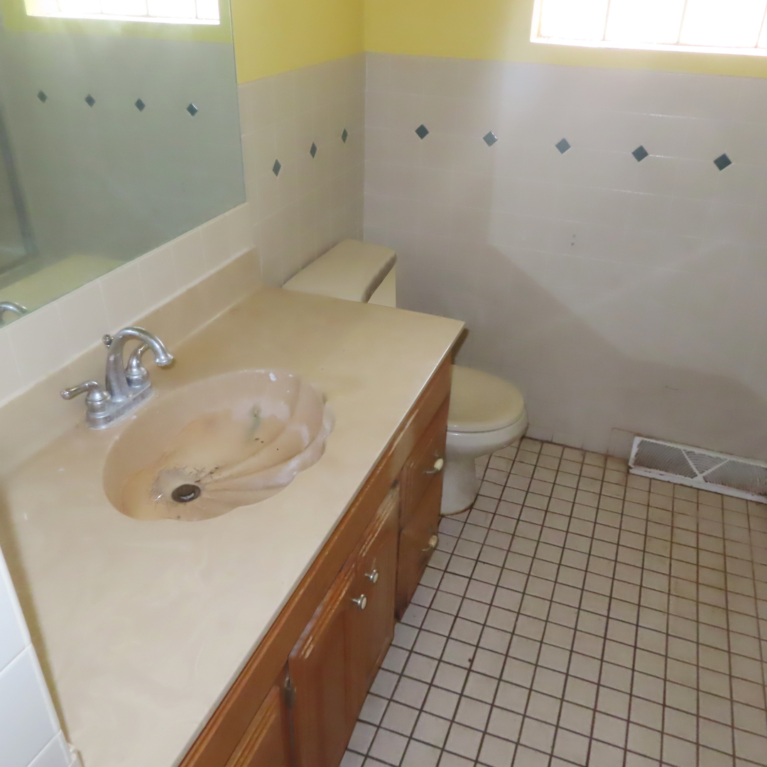 127 S Addison Road Property Photo 4