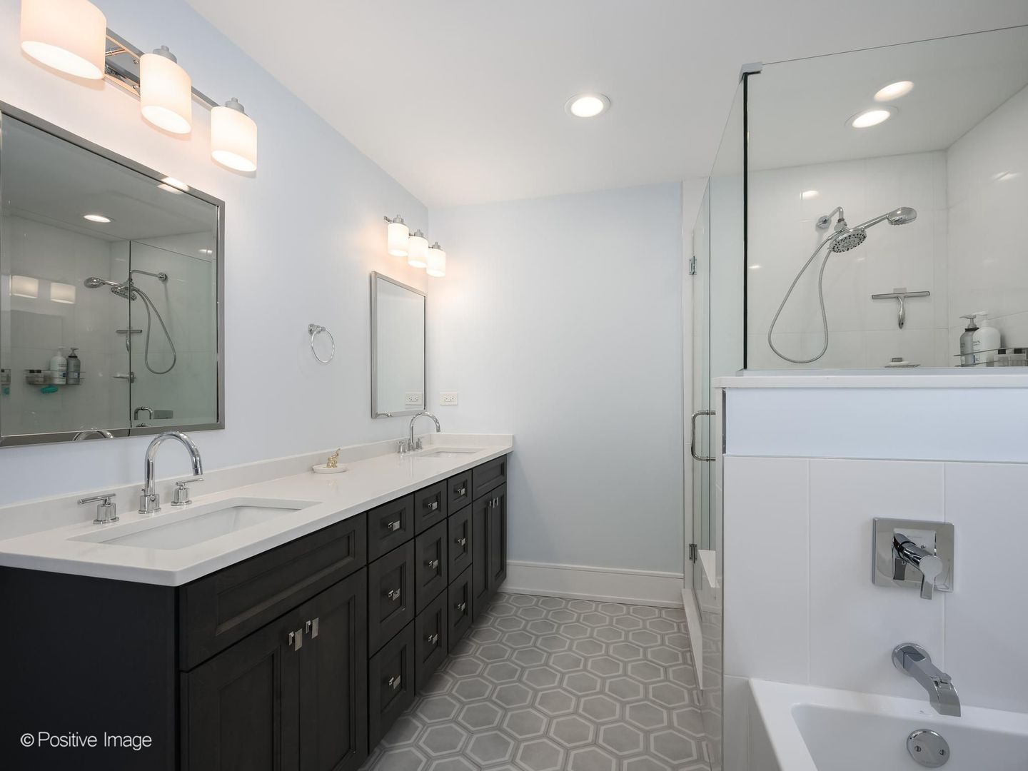 5534 N Linder Avenue Property Photo 17