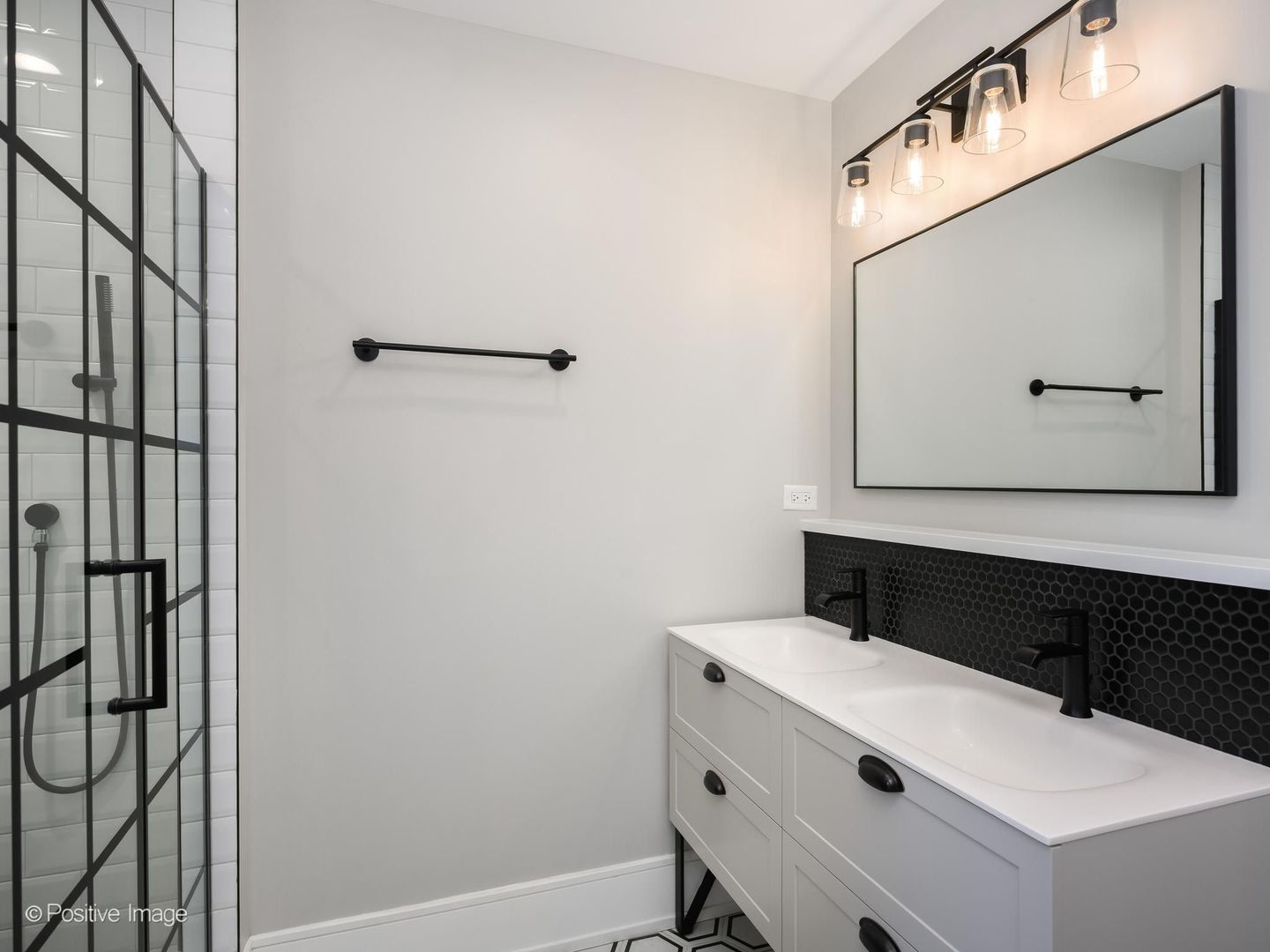 5534 N Linder Avenue Property Photo 23