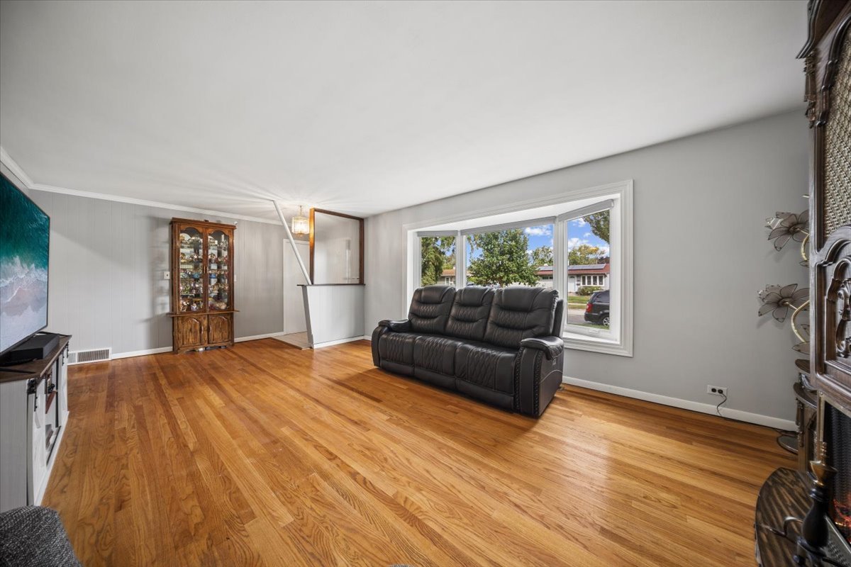 201 S Yale Avenue Property Photo 3