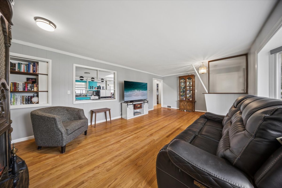 201 S Yale Avenue Property Photo 4
