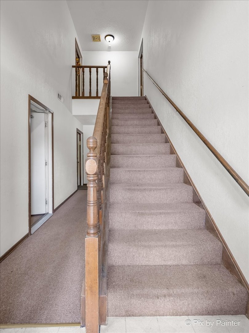 1511 Longwood Drive 1511 Property Photo 2