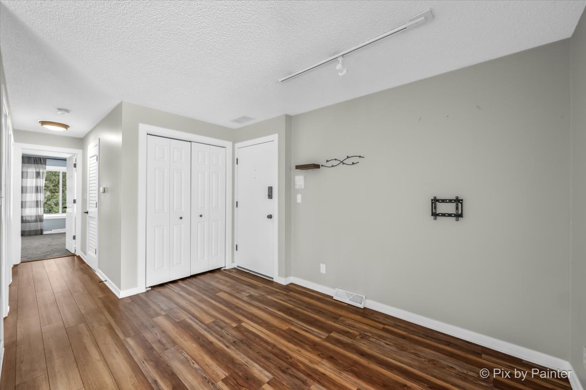 1511 Longwood Drive 1511 Property Photo 3
