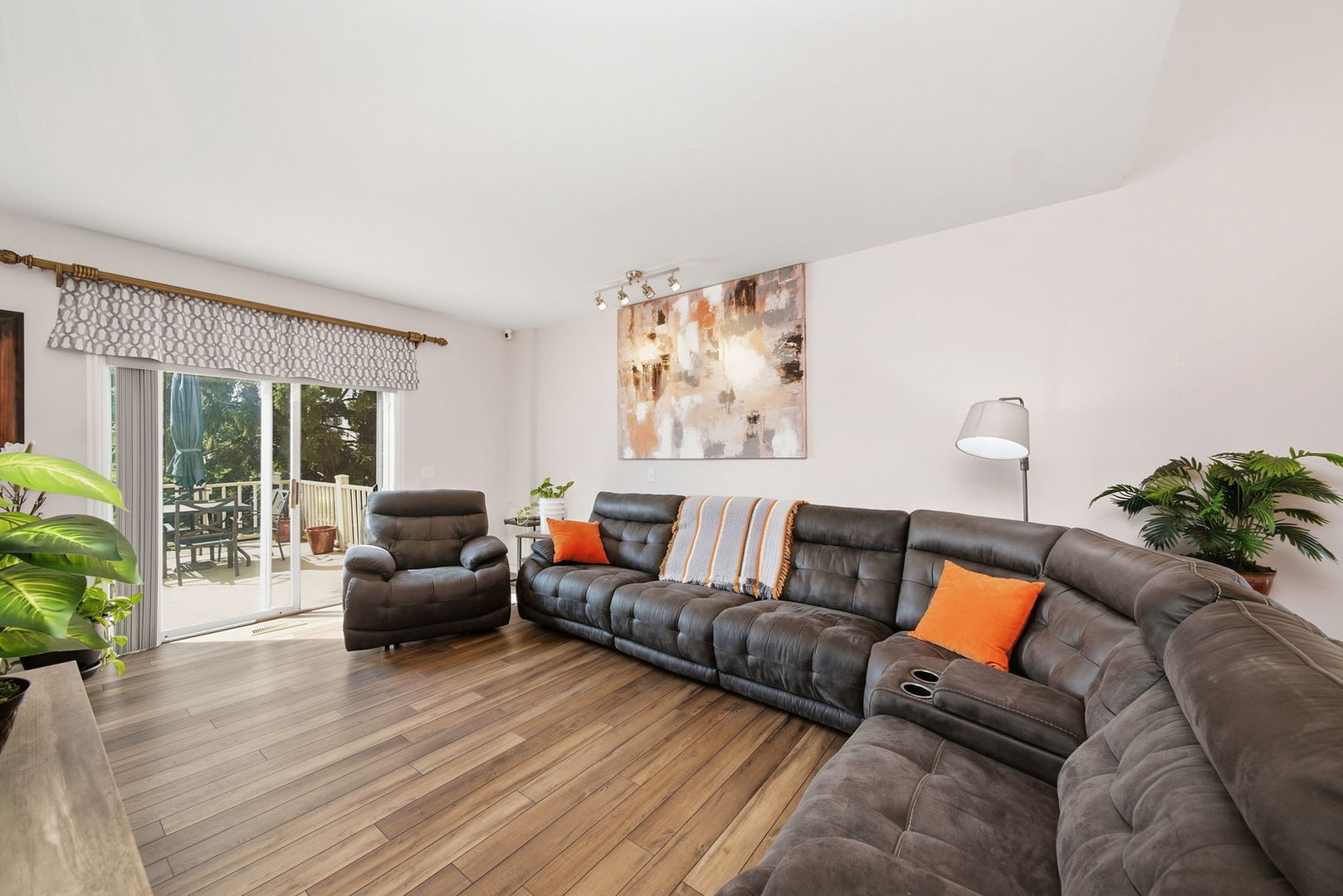 4160 Oak Tree Lane Property Photo 2