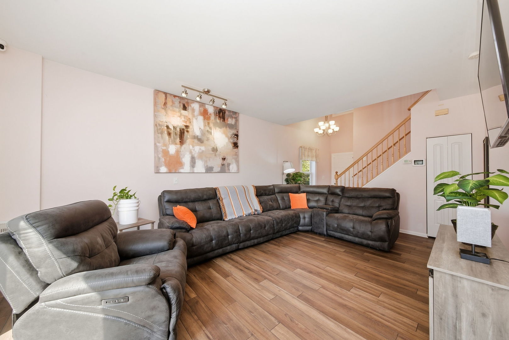 4160 Oak Tree Lane Property Photo 3