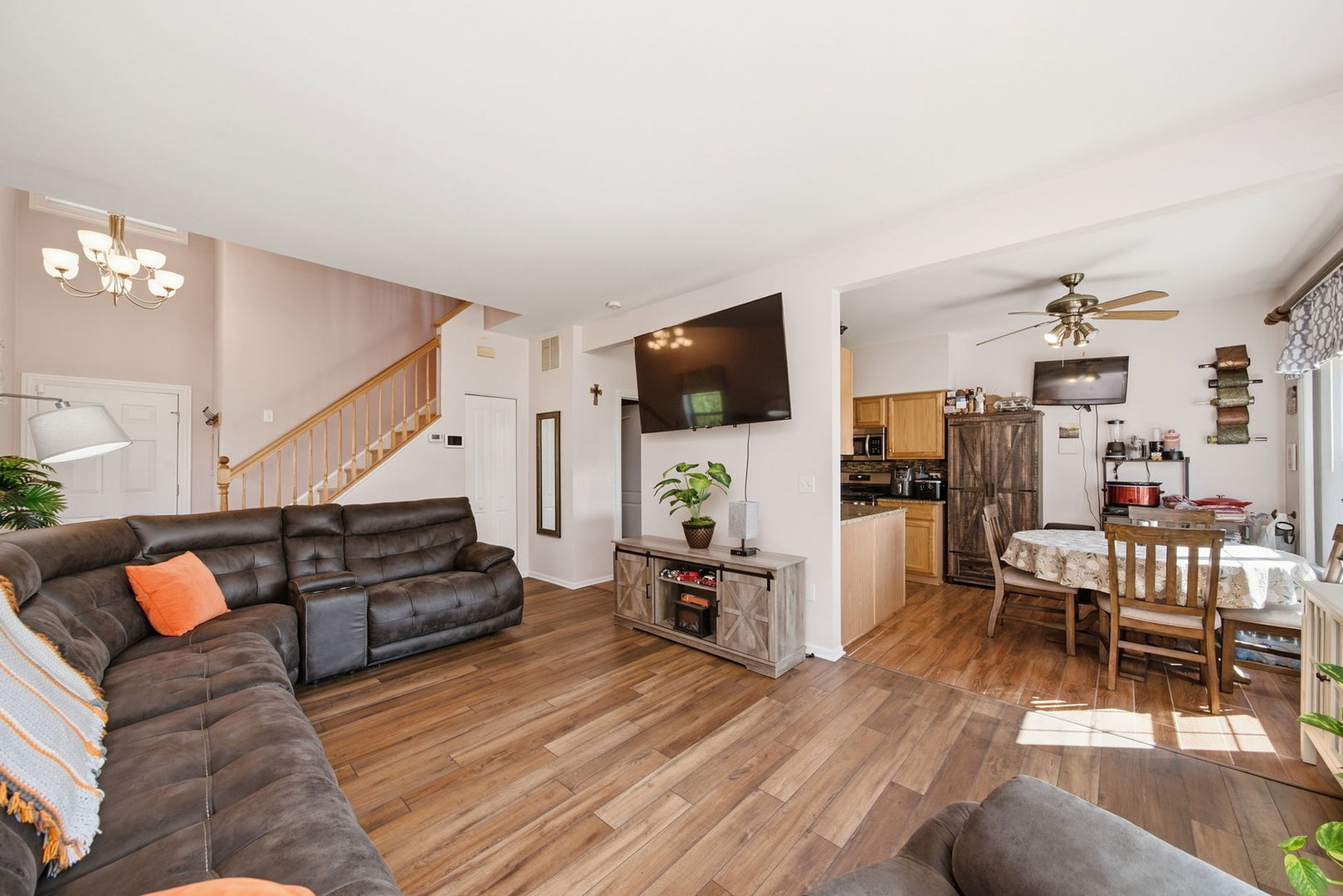 4160 Oak Tree Lane Property Photo 4