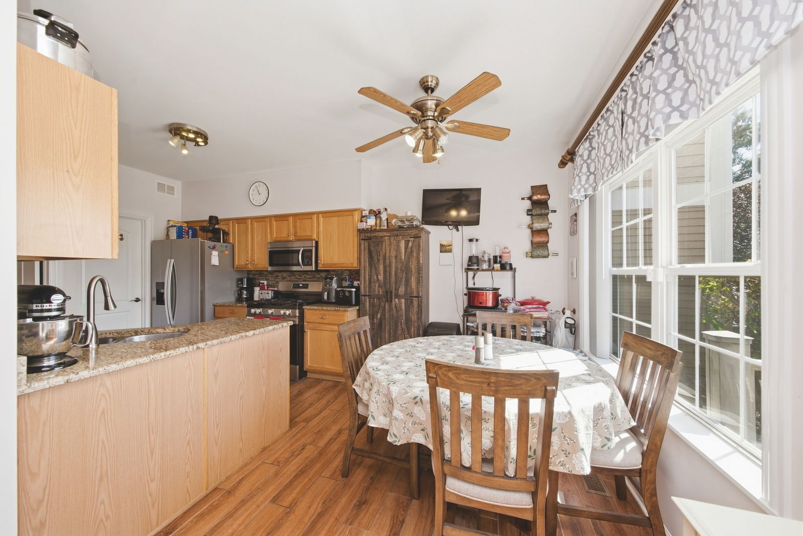 4160 Oak Tree Lane Property Photo 6
