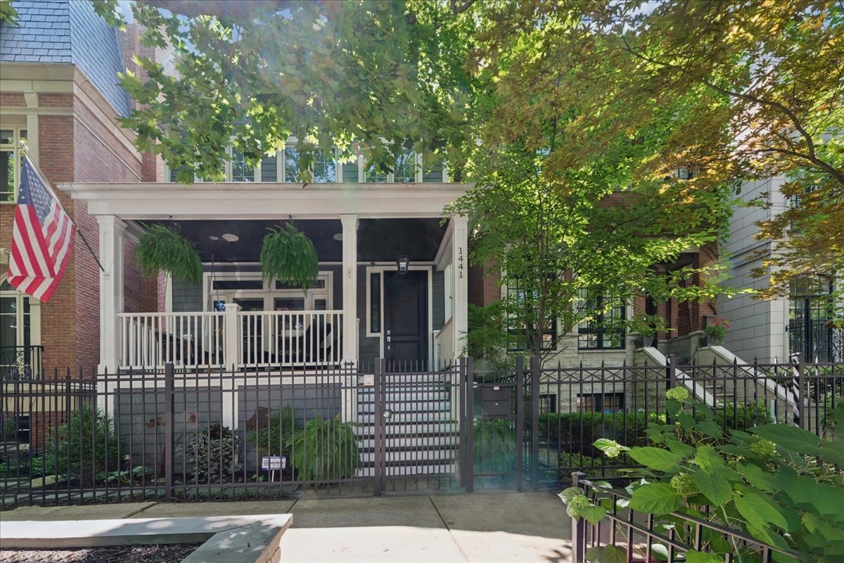 1441 W Wolfram Garden Property Photo 1